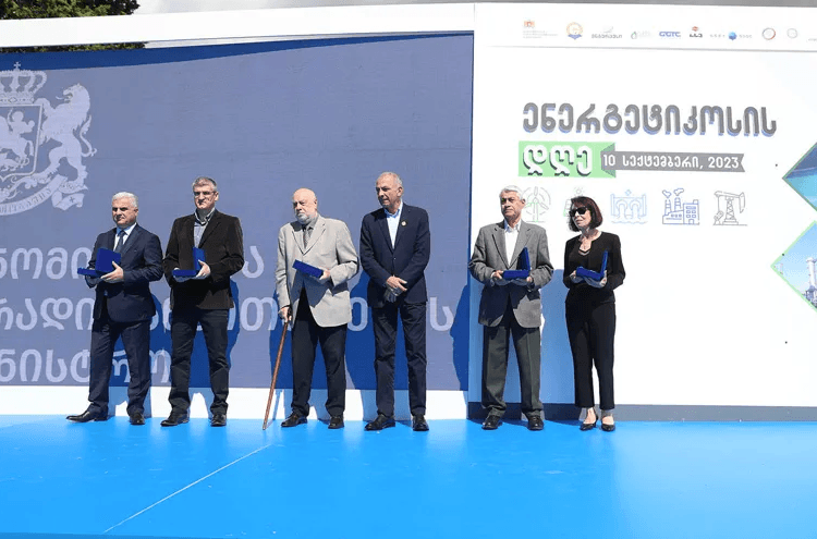 საზოგადოება 10.09.2023 / 14:11აა ენერგეტიკის სექტორის განვითარებაში შეტანილი წვლილისთვის სემეკის წარმომადგენლები დაჯილდოვდნენ