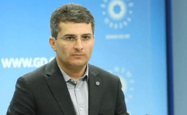 მამუკა მდინარაძე – სამწუხაროდ, თავად სალომე ზურაბიშვილი არის უკვე ოპოზიციაში და უხეში ფორმებით ოპონირებს, როგორც ჩანს, აქვს შიში, რომ გადააყენებენ და რისკების დასაზღვევად ჩვენს ოპონენტებს ხვდება