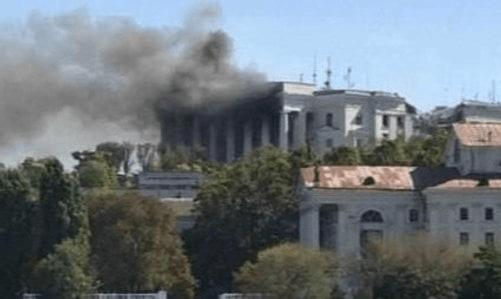 რუსეთის თავდაცვის სამინისტროში აცხადებენ, რომ რუსეთის შავი ზღვის ფლოტის შენობაზე სარაკეტო დარტყმის შედეგად, ერთი სამხედრო მოსამსახურე დაკარგულად ითვლება