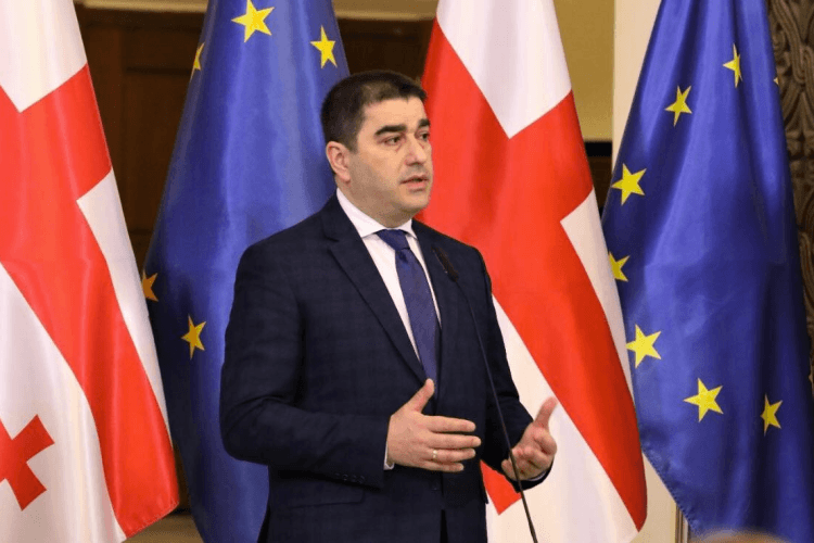 შალვა პაპუაშვილი – ოთარ ფარცხალაძეს სახელმწიფო სტრუქტურებთან ბოლო ათი წელია, არანაირი კავშირი არ აქვს, ის კერძო პირია