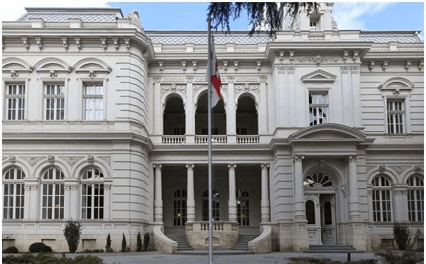 პრეზიდენტის ადმინისტრაცია – პრეზიდენტი არც კონსტიტუციას არღვევს და არც კანონს, მოქალაქეობის საკითხებზე განცხადების, წარდგინების განხილვისა და გადაწყვეტის ვადა სამ თვეს არ უნდა აღემატებოდეს