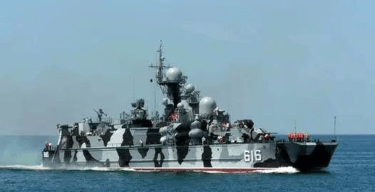 მედია – უკრაინამ შავ ზღვაში რუსული სარაკეტო ხომალდი დაბომბა