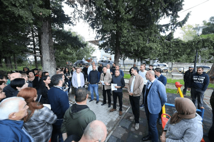 დიდ ლილოში არსებულ ნაგავსაყრელთან დაკავშირებით, მუნიციპალიტეტის წარმომადგენლებსა და ადგილობრივ მოსახლეობას შორის შეხვედრა გაიმართა