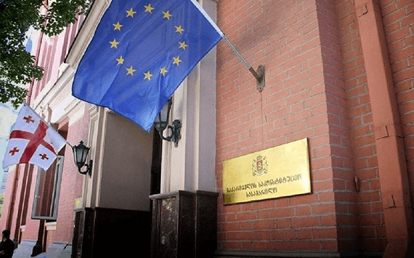 საკონსტიტუციო სასამართლო – პრეზიდენტის იმპიჩმენტის თაობაზე კონსტიტუციური წარდგინება განსახილველად გადაეცა პლენუმს, რომელიც პარლამენტს დასკვნას ერთი თვის ვადაში წარუდგენს