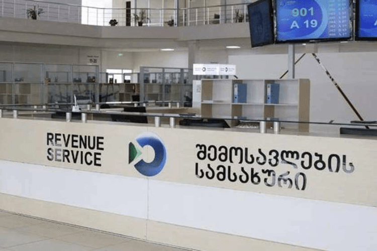 შემოსავლების სამსახური – მებაჟე ოფიცრებმა დიდი ოდენობით არადეკლარირებული თანხის შემოტანის ფაქტები აღკვეთეს