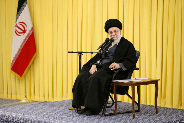 აიათოლა ალი ხამენეი – ჩვენ ხელზე ვემთხვევით ყველას, ვინც სიონისტურ რეჟიმზე თავდასხმა დაგეგმა