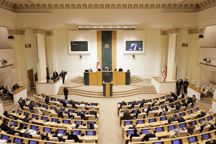 „გირჩი“ საკანონმდებლო ინიციატივით გამოდის, პარლამენტის თავმჯდომარე უფლებამოსილი იყოს, პარლამენტის მუშაობას საკუთარი შეხედულებისა და ინტერესების გათვალისწინებით წაუძღვეს