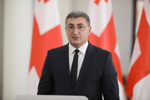 ფინანსთა მინისტრის მოადგილე აცხადებს, რომ გურიაში სტიქიით დაზარალებული ოჯახებისთვის საცხოვრებელი სახლების პრობლემის მოსაგვარებლად თანხები სარეზერვო ფონდიდან წელსვე გამოიყოფა