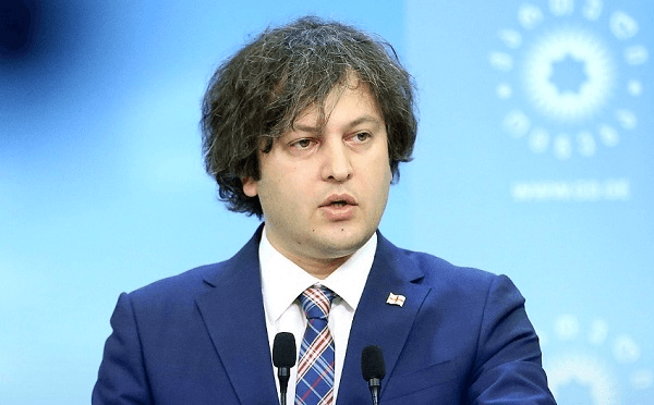 ირაკლი კობახიძე – სალომე ზურაბიშვილი ცერემონიულ ღონისძიებებში მიიღებს მონაწილეობას, აღლუმზეც კიდევ ერთხელ უწევს გამოსვლა და ალბათ, იქაც ათასს უბედურებას იტყვის, მოგვიწევს ამის მოსმენა