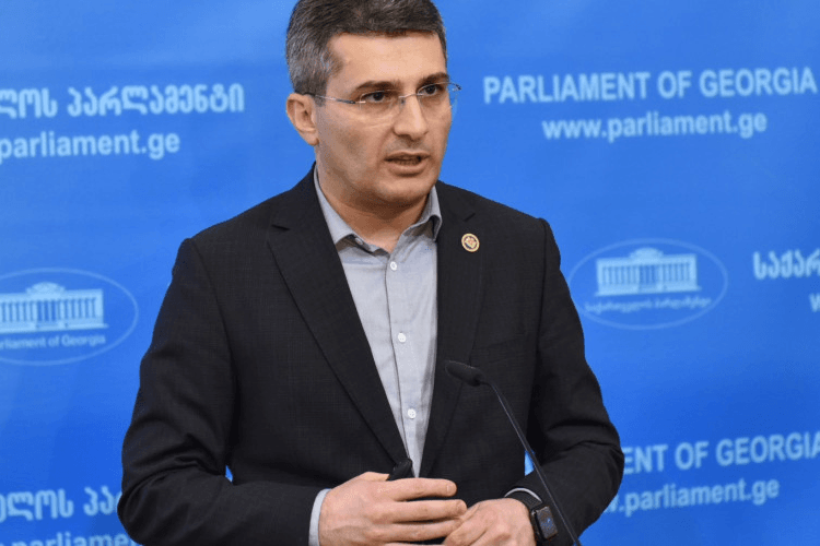 მამუკა მდინარაძე – ევრობიუროკრატიიდან, სადაც „დიფ სთეითის“ გავლენები ჯერჯერობით მძლავრად არის ჩარჩენილი, იქნება ზეწოლა, მაგრამ ეს არაფერს ნიშნავს, მთელმა მსოფლიომ დაინახა სიმართლე