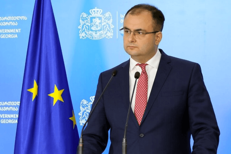 რატი ბრეგაძე – პრეზიდენტის გადაწყვეტილება გაუგებარია, როცა პატიმრები ცხრა დღეა, ელოდებიან თავისუფლებას, კანონს 2 ოქტომბრამდე თუ არ მოაწერს ხელს, მას ხელს მოაწერს პარლამენტის თავმჯდომარე