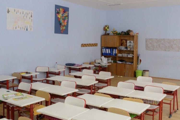 საკანონმდებლო ცვლილებების პროექტის მიხედვით, 2024-2025 სასწავლო წელს პირველ კლასში დარეგისტრირებას შეძლებენ ბავშვები, რომლებსაც 6 წელი პირველ დეკემბრამდე შეუსრულდებათ