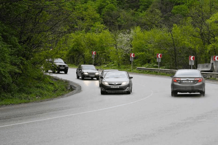 მსუბუქი და სამგზავრო ავტოტრანსპორტისთვის რიკოთზე გადაადგილება დღე-ღამის ნებისმიერ მონაკვეთში იქნება შესაძლებელი