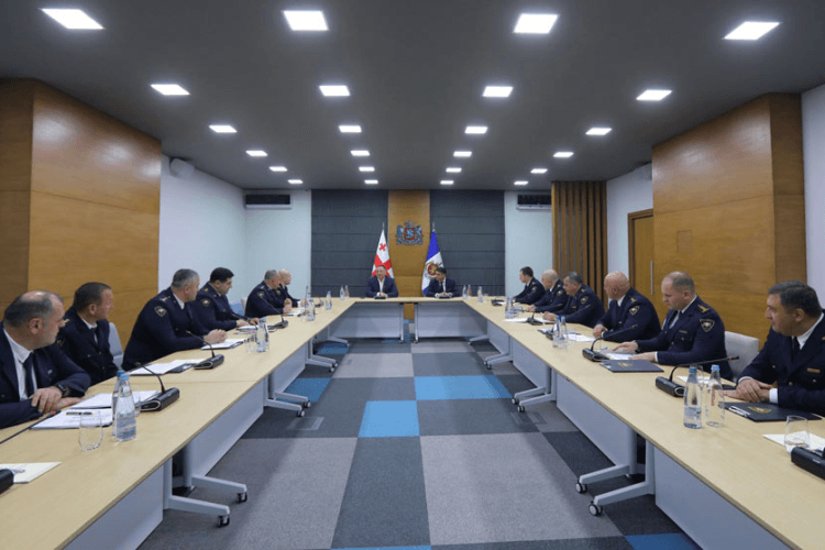 ვახტანგ გომელაურმა საპატრულო პოლიციის დეპარტამენტის ხელმძღვანელ პირებთან სამუშაო თათბირი გამართა
