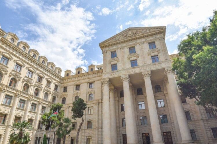 სასამართლომ აქციაზე პოლიციელზე თავდასხმაში ბრალდებულ გიორგი ოკმელაშვილს აღკვეთის ღონისძიების სახით პატიმრობა შეუფარდა