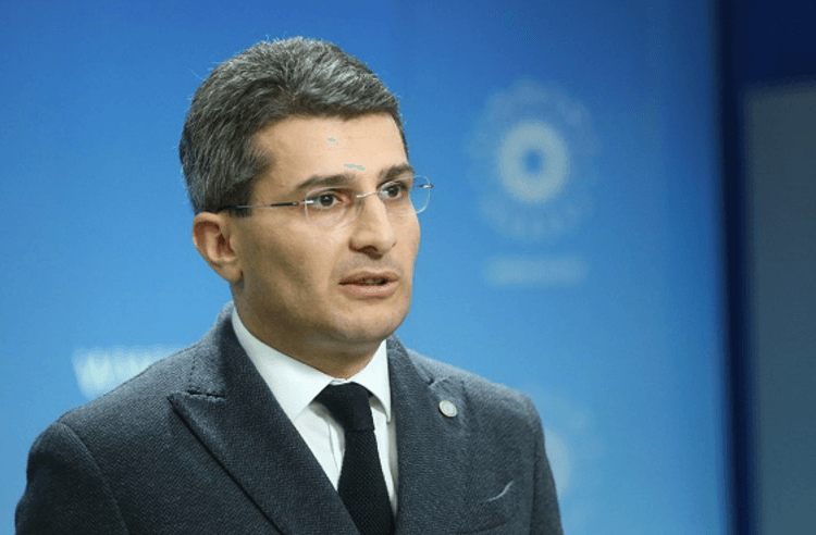 მამუკა მდინარაძე – ყოველ ორ-სამ წელიწადში გამოვარდება ხოლმე „ნიუსი“: მდინარაძე მერაბიშვილის ბიძის ადვოკატი იყო – ტრამპი და პუტინი მსოფლიოს ახალ არქიტექტურაზე ლაპარაკობენ და ესენი მე დამდევენ, ვის ბიძას და ბიცოლას ვიცავდი ადვოკატობის დროს