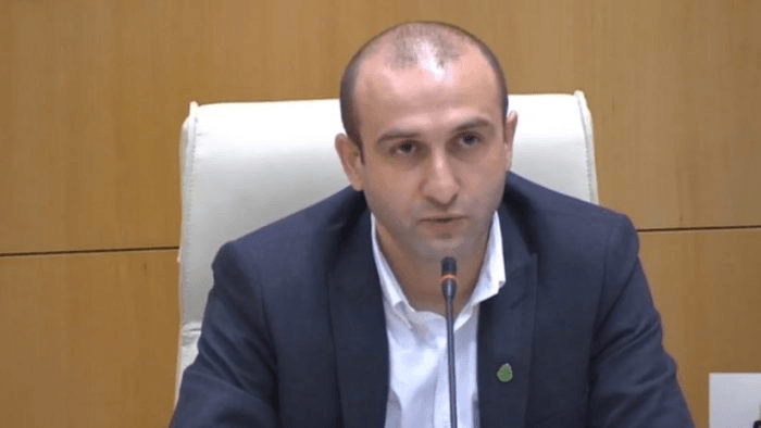 იაგო ხვიჩია – NDI-ს კვლევები მართლა გადასახევია, მაგრამ ასეთი სხვა კვლევებიც გვინახავს, ის რატომ მოსწონდათ და ახლა არ მოსწონთ? როგორც ჩანს, ვაშაძეს ახლა გაუნათდა გონება