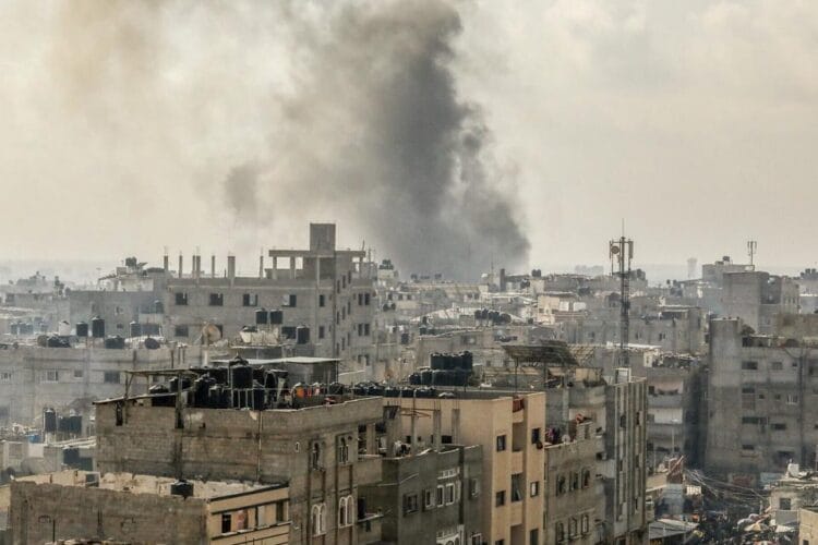 „ჰამასის“ მიერ კონტროლირებადი ჯანდაცვის სამინისტრო აცხადებს, რომ ღაზის სექტორში 27 947 პალესტინელი დაიღუპა