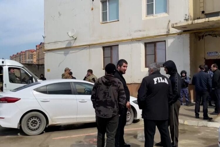 რუსული მედიის ცნობით, რუსეთის სპეცრაზმმა დაღესტნის ქალაქებში ანტიტერორისტული ოპერაციის ფარგლებში სამი მებრძოლი დააკავა