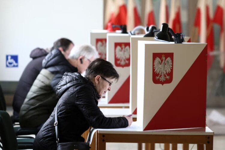 წინასწარი მონაცემებით, პოლონეთის ადგილობრივ არჩევნებში ოპოზიციური „კანონისა და სამართლიანობის“ პარტია ლიდერობს