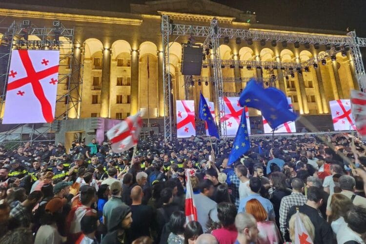 აქციის ორგანიზატორთა განცხადებით, პროტესტს დღეს თბილისის სხვადასხვა ქუჩაზე გააგრძელებენ