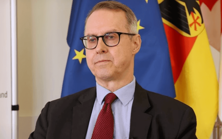 პეტერ ფიშერი უარყოფს ინფორმაციას, თითქოს საქართველოს მოქალაქეებისთვის გერმანიამ სასწავლო ვიზების გაცემა შეაჩერა