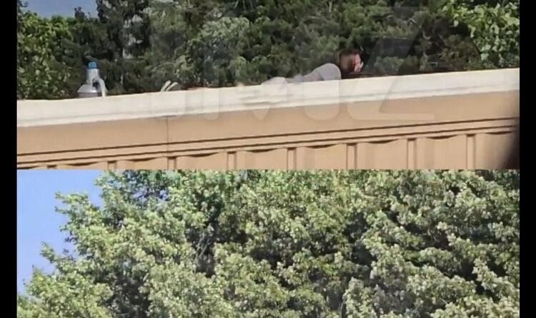 თვითმხილველების თქმით, დონალდ ტრამპის წინასაარჩევნო მიტინგის დროს შენიშნეს, როგორ აცოცდა შეიარაღებული ადამიანი სახურავზე, რაზეც პოლიციელებსაც მიანიშნეს, თუმცა რეაგირება არ ყოფილა