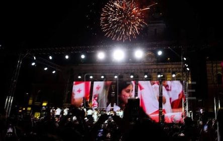 თავისუფლების მოედანზე ეროვნულ საფეხბურთო ნაკრებთან შეხვედრის საზეიმო ღონისძიება ფოიერვერკით დასრულდა