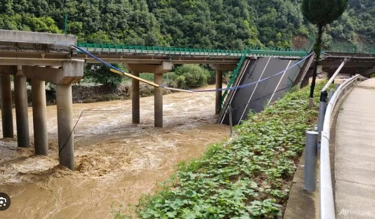 ჩინეთში საავტომობილო ხიდის ჩანგრევის შედეგად 11 ადამიანი დაიღუპა