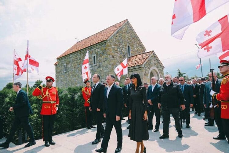 ვახტანგ გომელაურმა შინდისის გმირთა ხსოვნას პატივი მიაგო და საფლავი გვირგვინით შეამკო