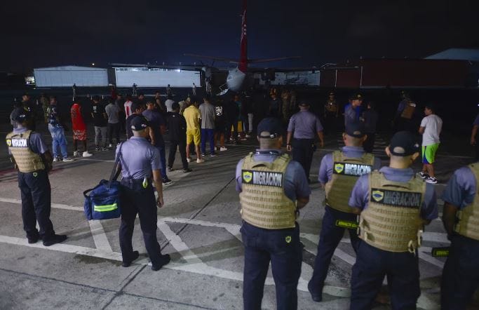 აშშ-ის მიერ დაფინანსებული ავიარეისებით პანამამ არალეგალი მიგრანტების რეპატრიაციის პროცესი დაიწყო