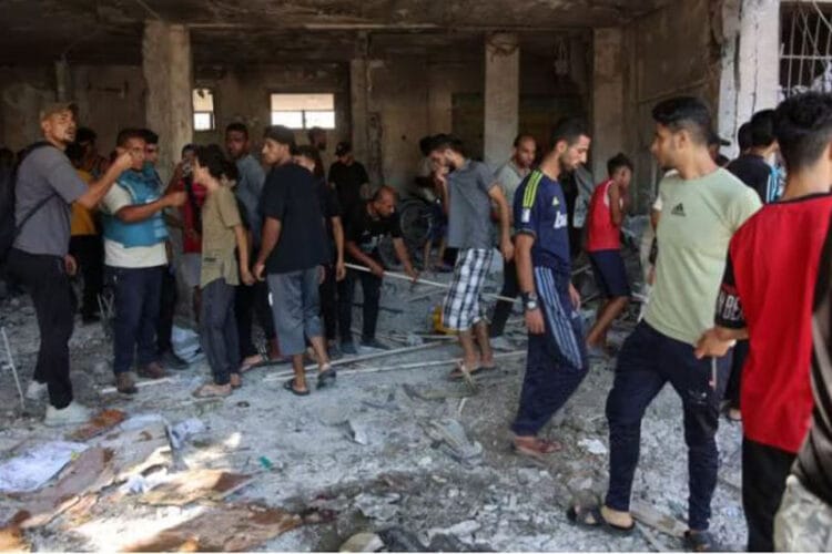 პალესტინელი ექიმების ცნობით, ღაზის სექტორში ორ სკოლაზე საჰაერო თავდასხმას, სულ მცირე, 15 ადამიანი ემსხვერპლა, ისრაელის სამხედროები აცხადებენ, რომ „ჰამასის“ სამეთაურო და საკონტროლო ცენტრებს დაარტყეს