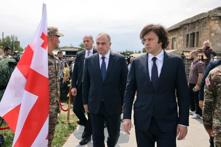 პრემიერ-მინისტრმა 2008 წლის 11 აგვისტოს შინდისთან დაღუპული გმირების ხსოვნას პატივი მიაგო