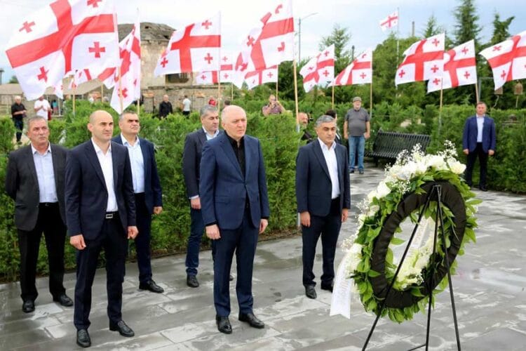 გრიგოლ ლილუაშვილმა სოფელ შინდისთან 2008 წლის 11 აგვისტოს დაღუპული გმირების ხსოვნას პატივი მიაგო