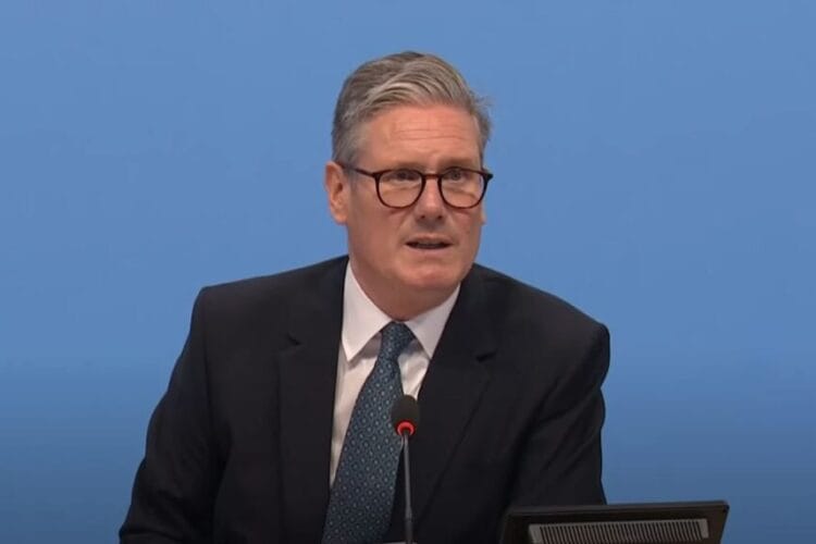 დიდი ბრიტანეთის პრემიერ-მინისტრმა ირანს ისრაელზე თავდასხმისგან თავის შეკავებისკენ მოუწოდა