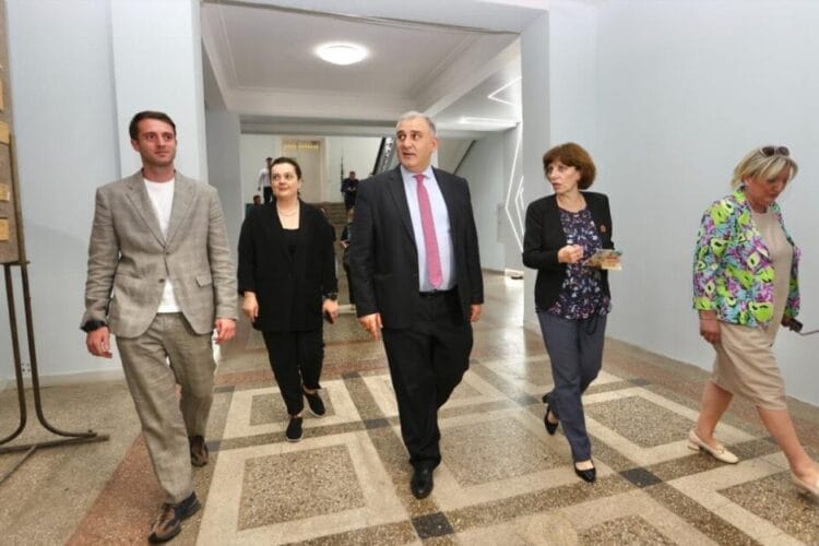 მიხეილ სარჯველაძე გიორგი ელიავას სახელობის ფაგოთერაპიის ცენტრს ესტუმრა