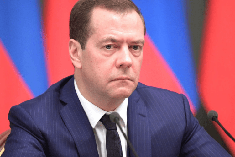 დიმიტრი მედვედევი აცხადებს, რომ რუსეთი ევროპაში გაყინულ აქტივებს „მიწით დაიბრუნებს“