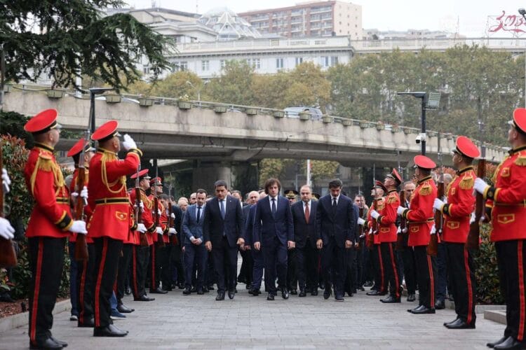 საქართველოს თავდაცვის მინისტრმა უწყების მაღალჩინოსნებთან ერთად აფხაზეთში დაღუპული გმირების ხსოვნას პატივი მიაგო