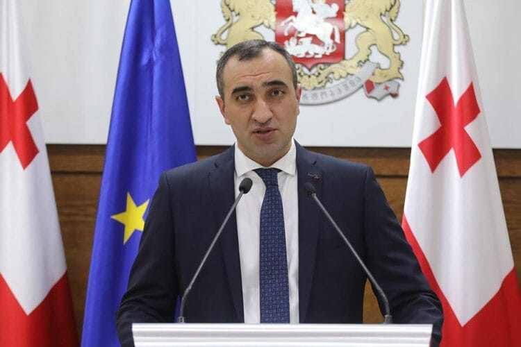 დავით ნოზაძე პრემიერს, შსს-სა და ჯანდაცვის მინისტრებს არხოტში, უბედურ შემთხვევასთან დაკავშირებით თანადგომისთვის მადლობას უხდის და აცხადებს, რომ დაშავებულ მოზარდს შესაბამისი კვლევები უტარდება