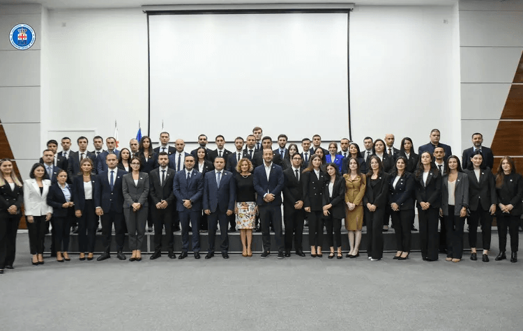 საქართველოს პროკურატურის სტაჟიორთა კონკურსის შედეგად შერჩეული წარმატებული კანდიდატები, პროკურორის და პროკურატურის გამომძიებლის უფლებამოსილებით, სტაჟიორებად დაინიშნნენ