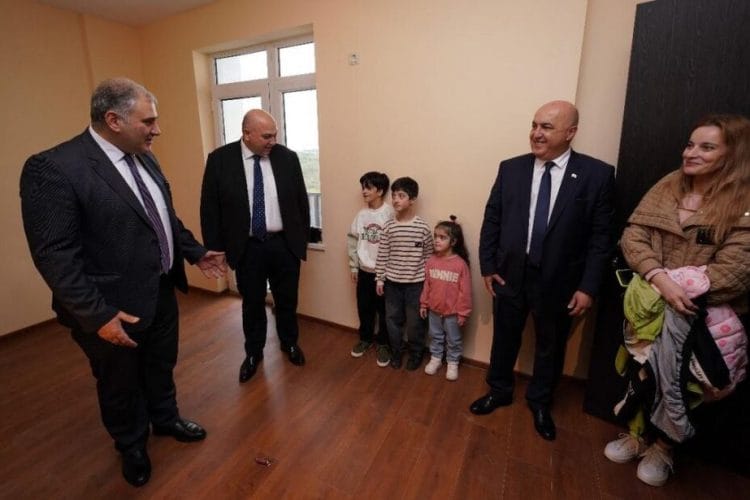 200-მდე დევნილ ოჯახს ქუთაისში ბინები გადაეცა