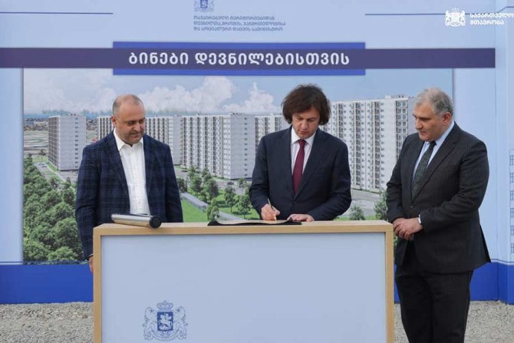 ზუგდიდში, დევნილი ოჯახების განსახლების მიზნით, 1 700 ბინის მშენებლობა დაიწყო