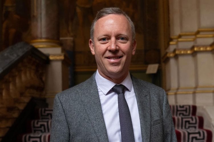 ბრიტანეთის ელჩი – ვწუხვართ, რომ ხელი მოეწერა „ოჯახური ღირებულებებისა და არასრულწლოვანთა დაცვის“ კანონთა პაკეტს, რომელიც ზღუდავს როგორც სამოქალაქო საზოგადოებას, ისე მოქალაქეთა უფლებებს