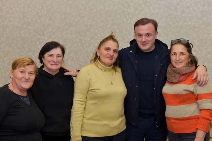 ,,ქართული ოცნების” წევრი ირაკლი ზარქუა ობუჯისა და საჩინოს ადმინისტრაციულ ერთეულში მოსახლეობას შეხვდა