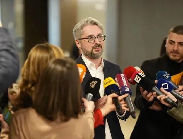 ნიკა გვარამია – ბევრი კარავი შეგროვდა და კიდევ გროვდება, შემთხვევითი არ არის, რამდენიმე აქციაზე რომ ვერ დამინახეთ, მე მაქვს სხვა საქმე, განაწილებული გვაქვს როლები