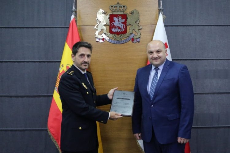 ალექსანდრე დარახველიძემ საქართველოში ესპანეთის სამეფოს პოლიციის ატაშე მადლობის სიგელით დააჯილდოვა