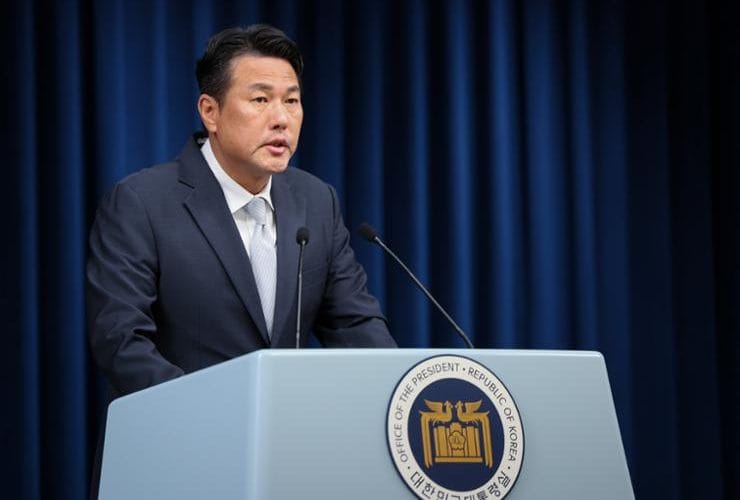 სამხრეთ კორეაში საომარი მდგომარეობის გამოცხადების შემდეგ, საკანონმდებლო ორგანოს შესასვლელი პოლიციამ დაბლოკა, სამართალდამცველებსა და დემონსტრანტებს შორის შეტაკება მოხდა