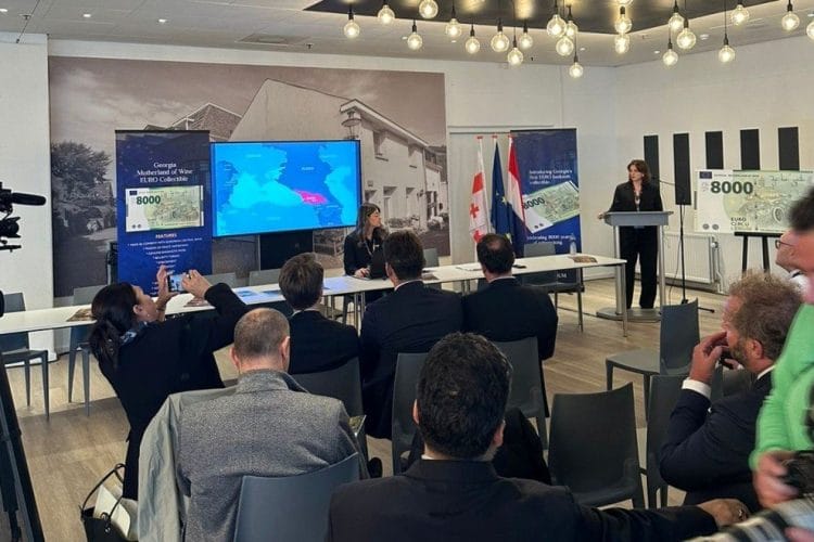 მაასტრიხტში, საქართველოს პირველი საკოლექციო 8000-ევროიანი ბანკნოტის პრეზენტაციაზე, საქართველოს ტურისტულ პოტენციალს და ქართულ ღვინოს გაეცნენ