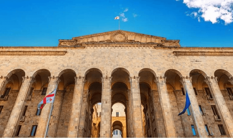 რადიკალების უშედეგო და პროვოკაციული პროტესტის მიუხედავად, საქართველოს პარლამენტი მე-11 მოწვევის პირველი სესიისთვის ემზადება