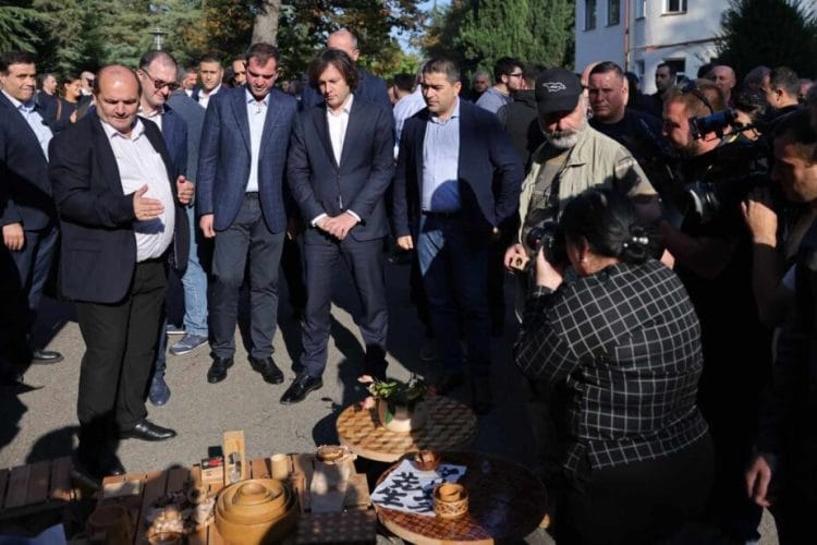 შალვა პაპუაშვილი გურჯაანის ღვინის ფესტივალს დაესწრო